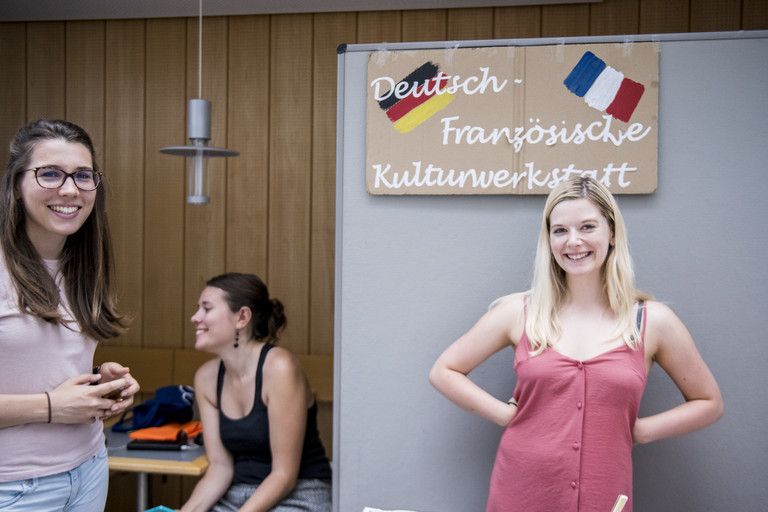 Dekoratives Bild der Kachel 'DELF Scolaire'