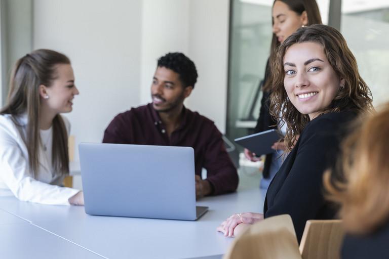 Dekoratives Bild der Kachel 'Vom Campus in den Job'